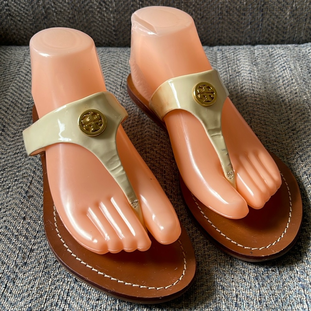 Tory Burch Cameron Ivory  gold emblem Sandals Size: 9M